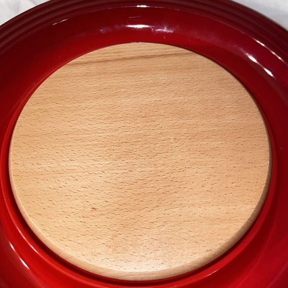 NWOB Le Creuset Cheese Platter with cutting board - Picture 5 of 11